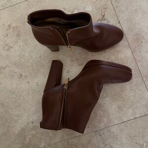 Michael Kors Women’s Brown Leather Ankle Boots with Gold Zipper. Good condition